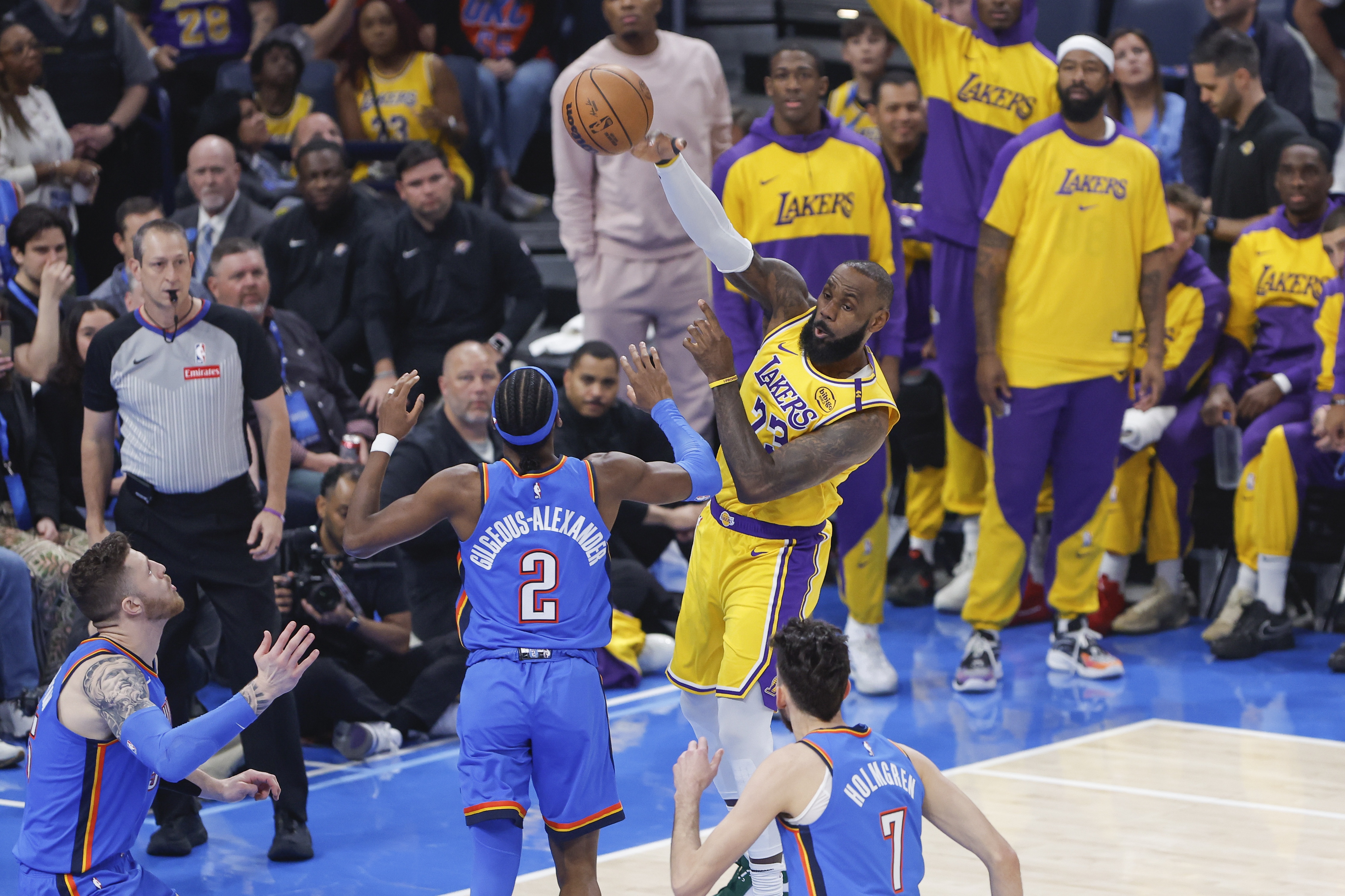 开云下载-霍里:詹姆斯是唯一有权抱怨裁判的人 他没有SGA&东里的吹罚待遇